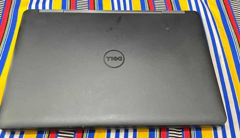 * DELL LATITUDE E5540 * Core i5  Ram 8gb  HDD 500gb Processeur 2.60GHz 4ème generation