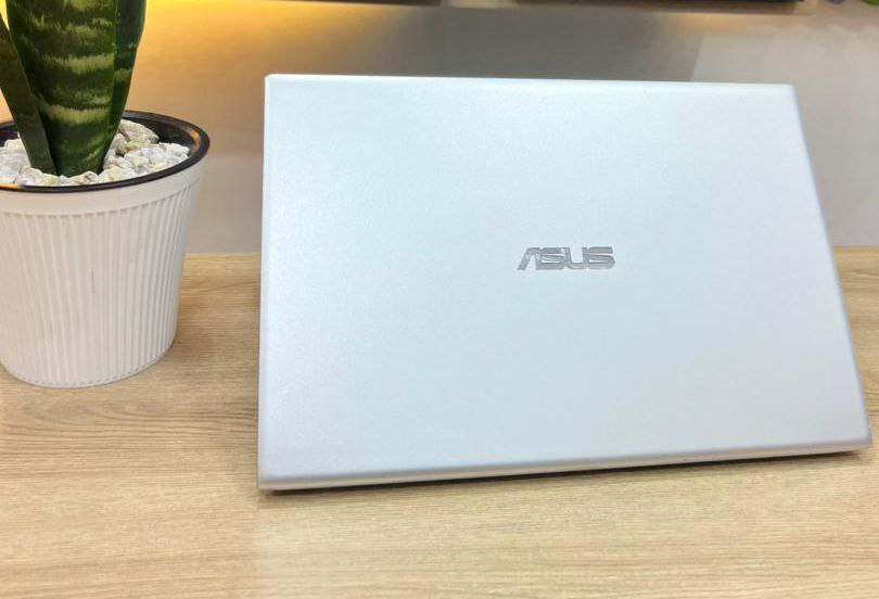 *ASUS VivoBook RYZEN 5 3500U / équivalent i5-8th génération,