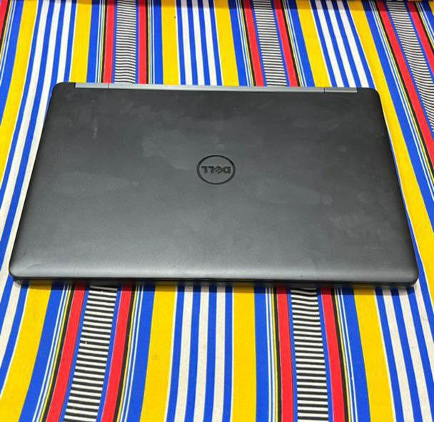 * DELL LATITUDE E5550 * Core i7  Ram 8gb  HDD 500gb Processeur 2.60GHz 5ème generation