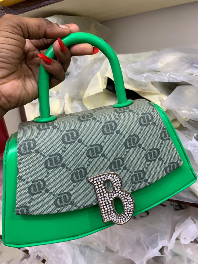 Mini sac de sortie – Disponible en vert, blanc et orange (Togo)